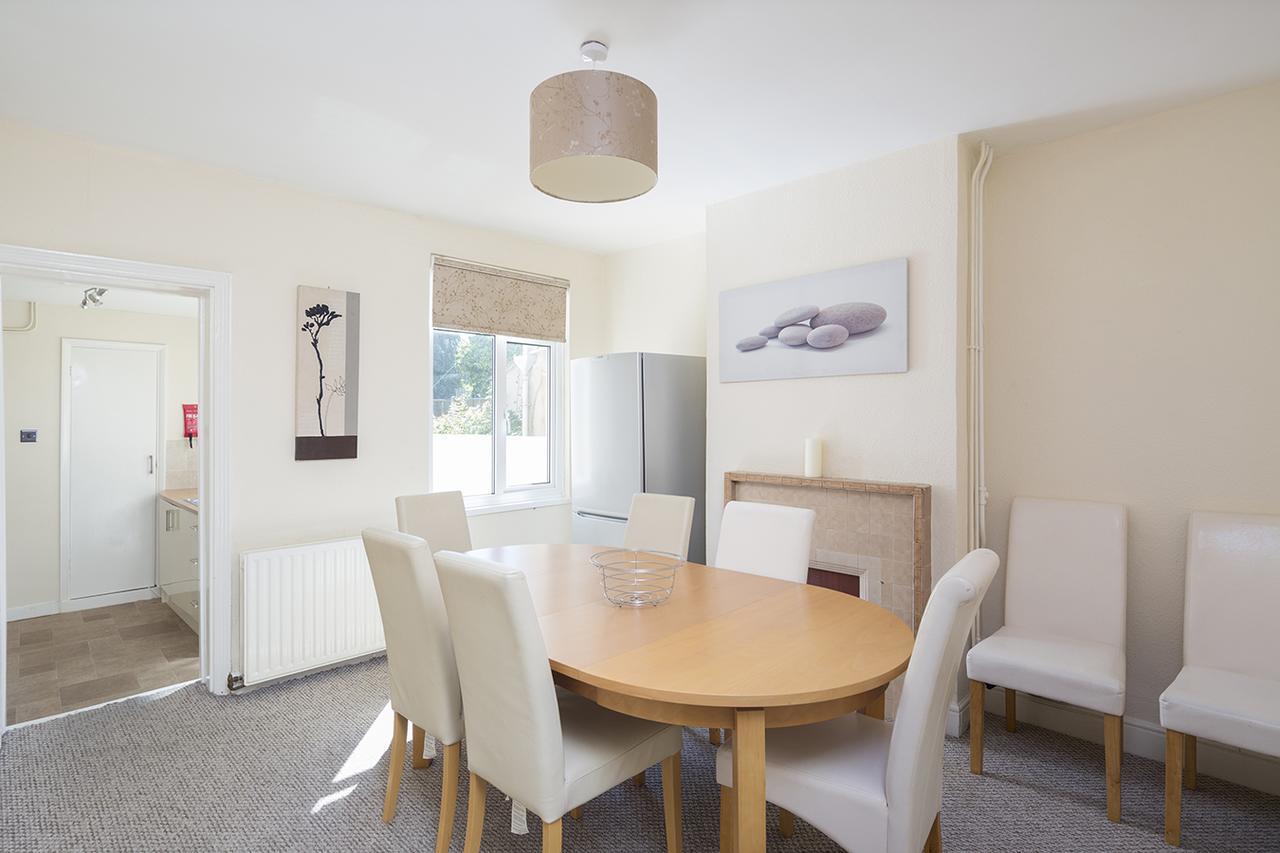 Stylish Modern By Kasar Stays Gillingham  Exterior photo
